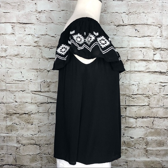 ALYA • Francesca’s Collection Top - Picture 4 of 8